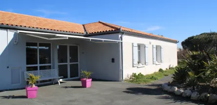 Résidence : La Maison du Pays de Saint-Romain-De-Benet