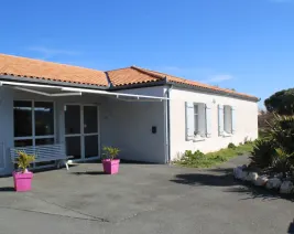 Résidence : La Maison du Pays de Saint-Romain-De-Benet