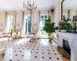 Résidence : Residence Services Carina