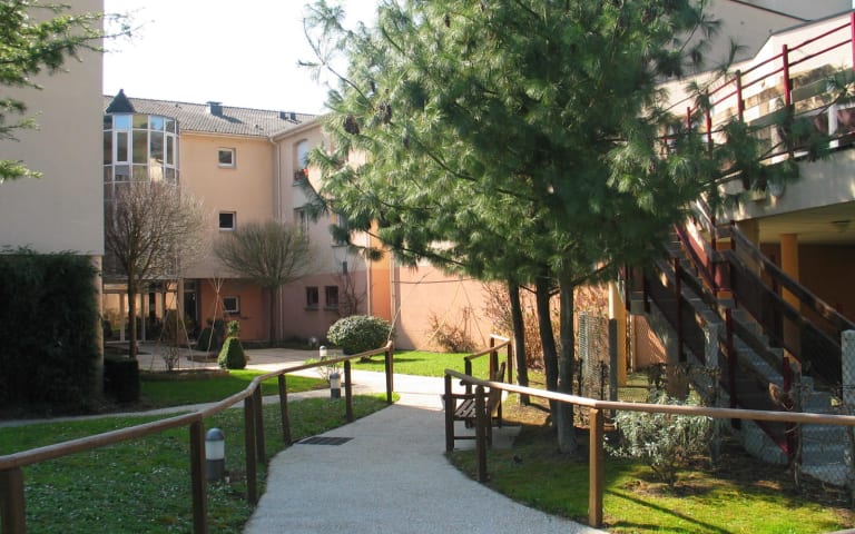 Image Résidence - 1 : EHPAD Saint-Leger du Bourg Denis