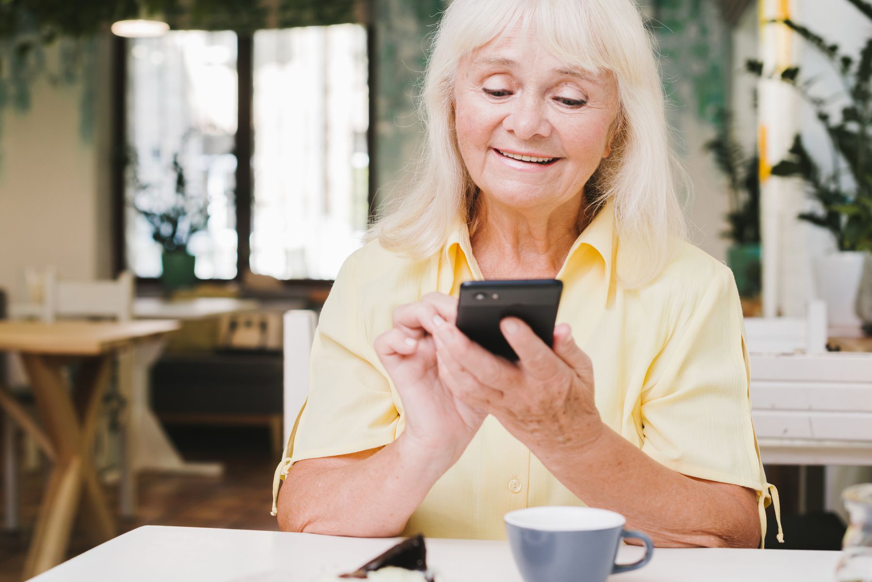 Comment protéger les seniors du démarchage abusif et des arnaques