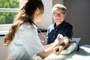 Qu’est-ce que la clairance de la créatinine et quelles sont ses normes pour une personne âgée