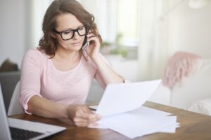 Comment obtenir une réduction d’impôt avec la CMI invalidité pour une personne âgée 