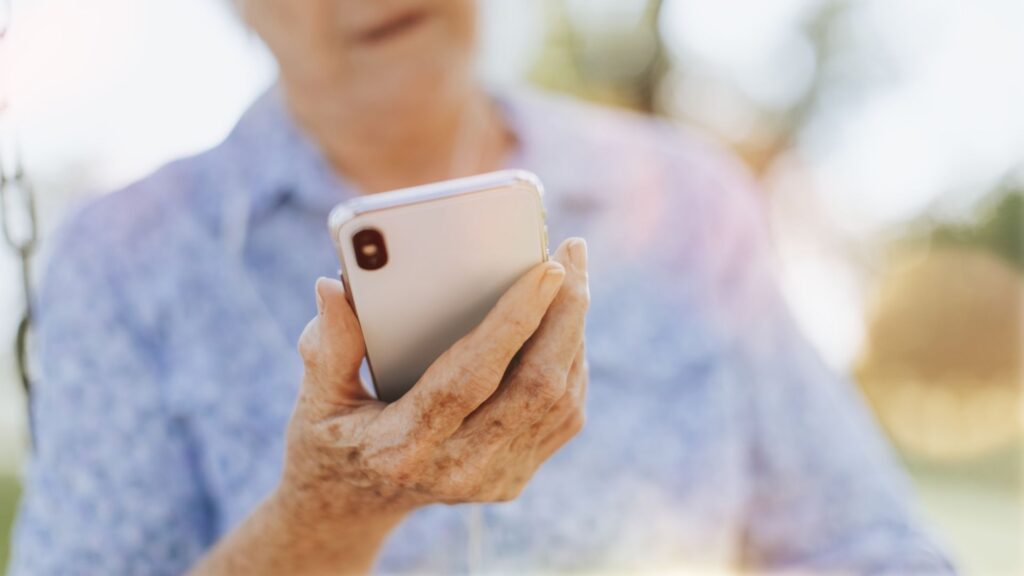 smartphone pour senior avec gps intégré