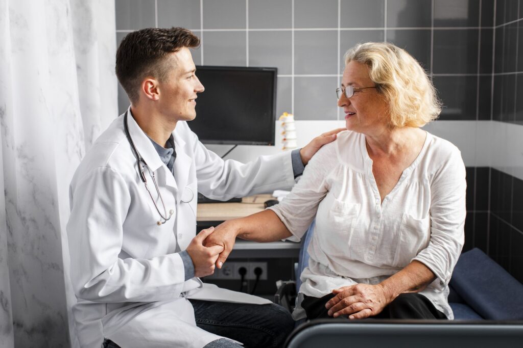 parcours de soin d'une femme senior avec un ALD