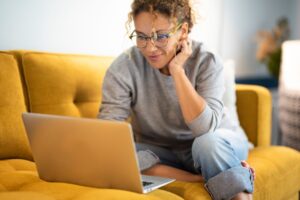 La famille peut-elle demander un compte de gestion pour une mère sous tutelle