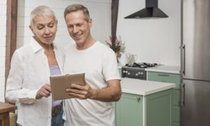 Top 10 des équipements indispensables pour faciliter le quotidien d’un aidant