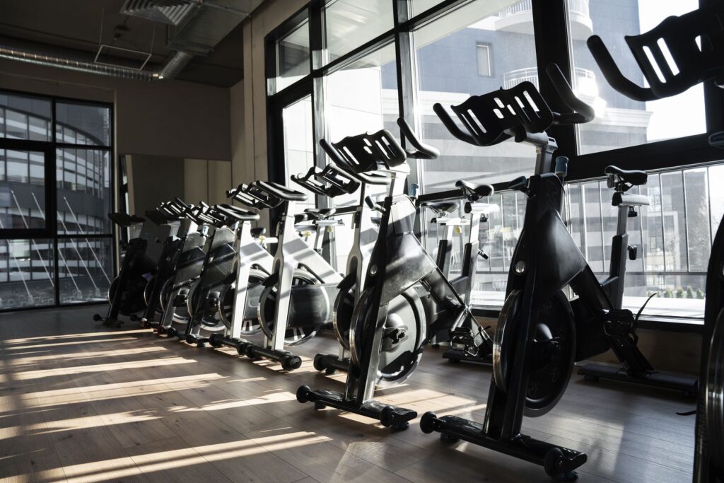 salle de sport en maison partagée pour seniors haut de gamme