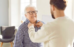 Je suis enfant unique et j’accompagne un parent en perte d’autonomie : comment tenir sur la durée ?