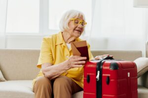Que prévoir dans la valise d’un senior pour un séjour temporaire en EHPAD ou chez vous ?