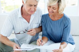 Doit-on déclarer les sommes versées pour un ascendant en maison de retraite