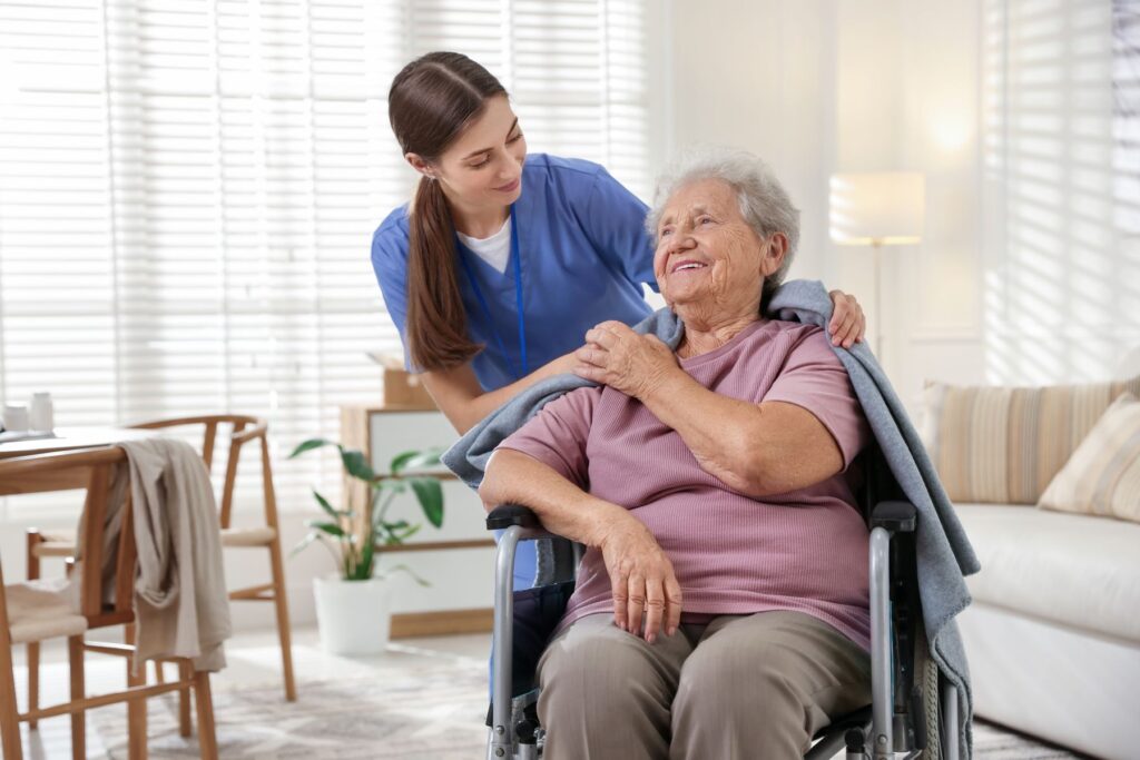 femme senior en accueil temporaire en EHPAD