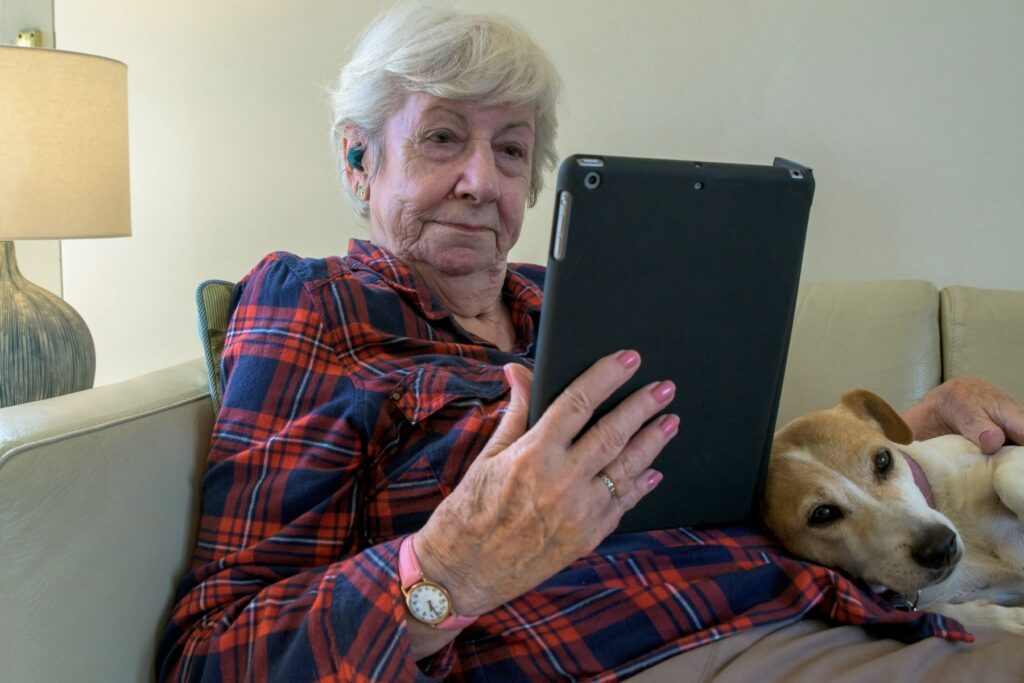 Senior qui cherche un EHPAD d'urgence après une hospitalisation