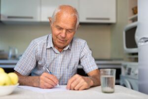 Allocation Personnalisée d’Autonomie : comment réévaluer son GIR à mi-année ?