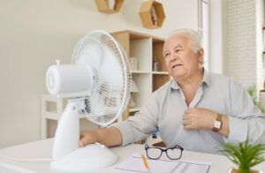 Canicule : comment repérer un malaise chez une personne âgée qui ne parle pas ?