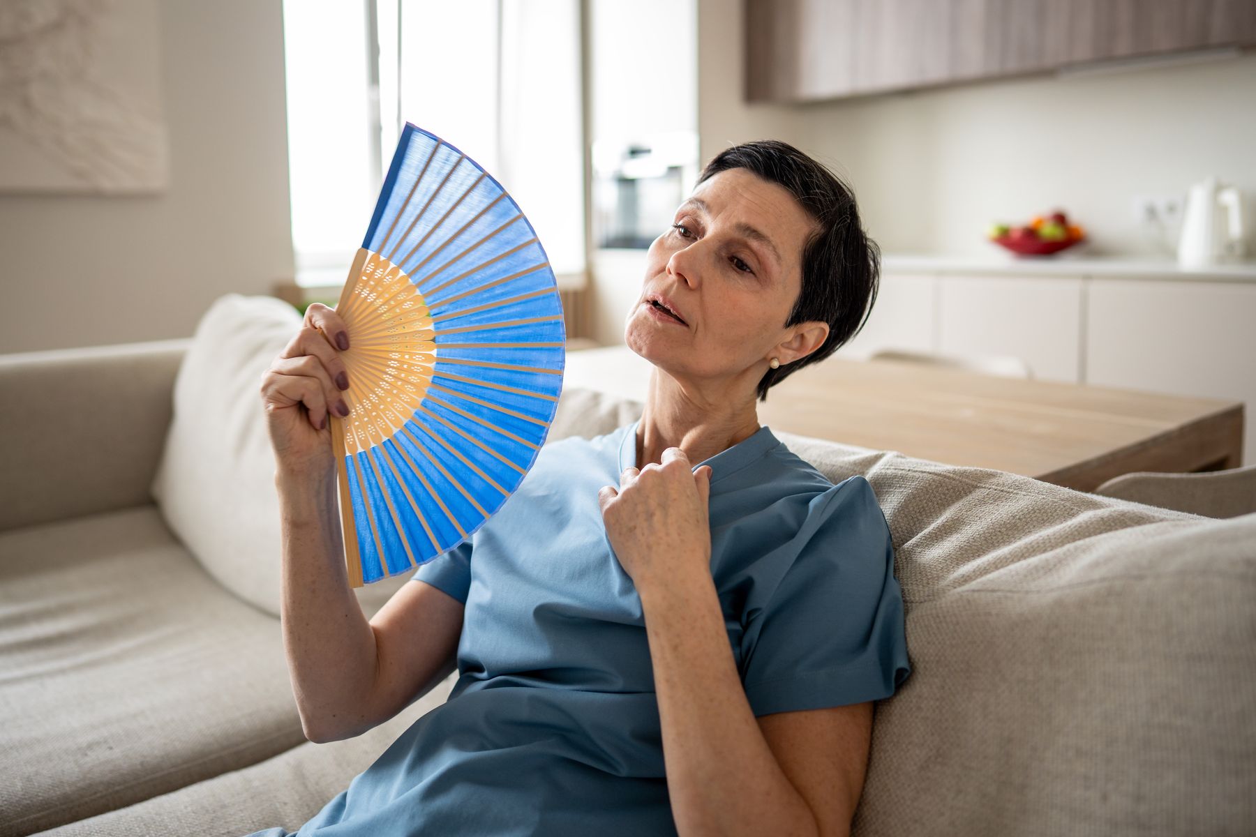 10 signes que la chaleur affecte la santé de votre parent (même s’il ne se plaint pas)