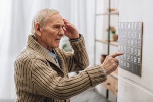 Mon proche n’a plus la notion du temps : comment structurer ses journées pendant l’été ?