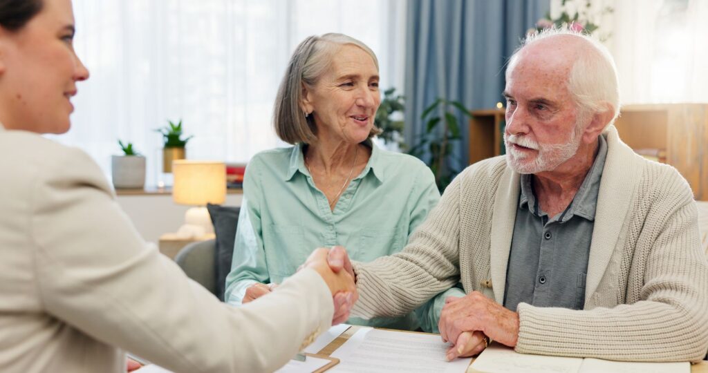 Seniors qui s'inscrivent sur les registres communaux