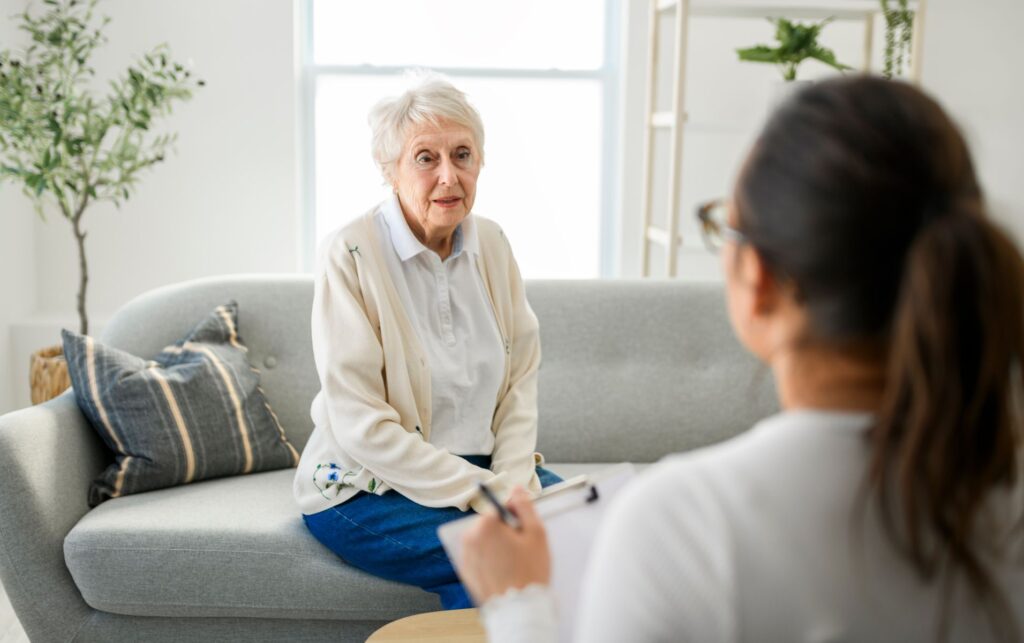 Senior bénéficiant d'un soutien psychologique