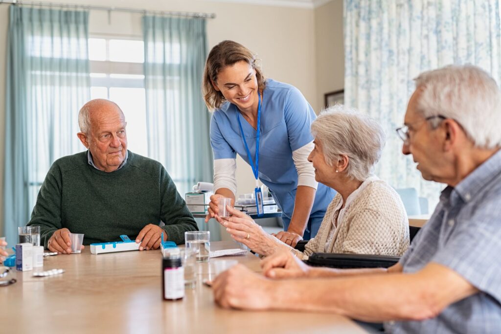 seniors en accueil de jour en EHPAD