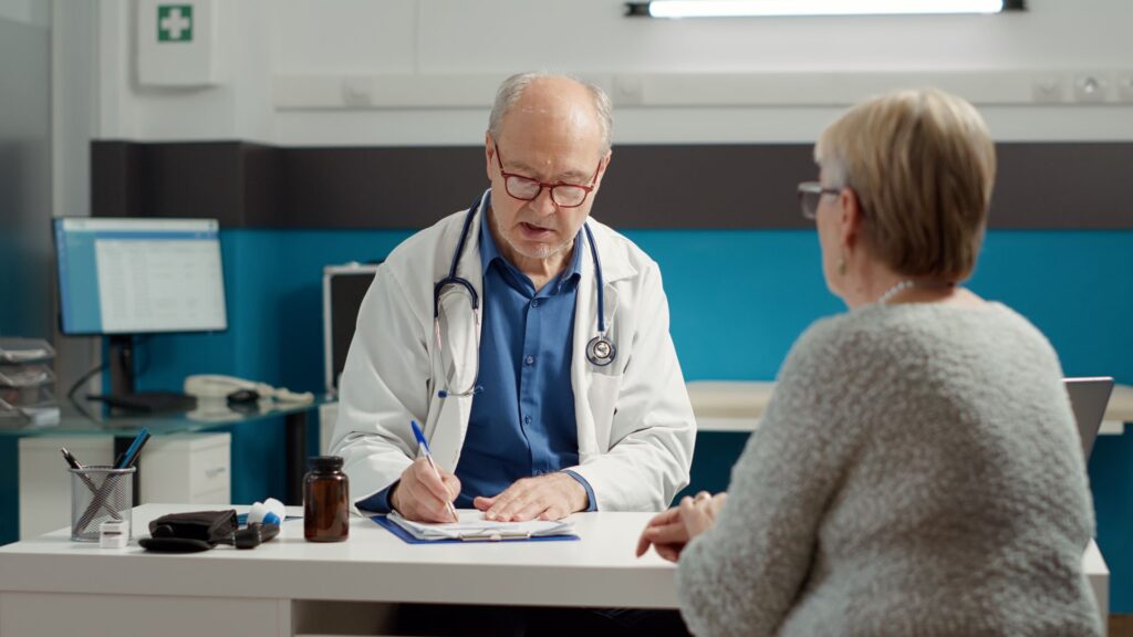 Professionnel de santé qui valide l'usage de compléments alimentaires