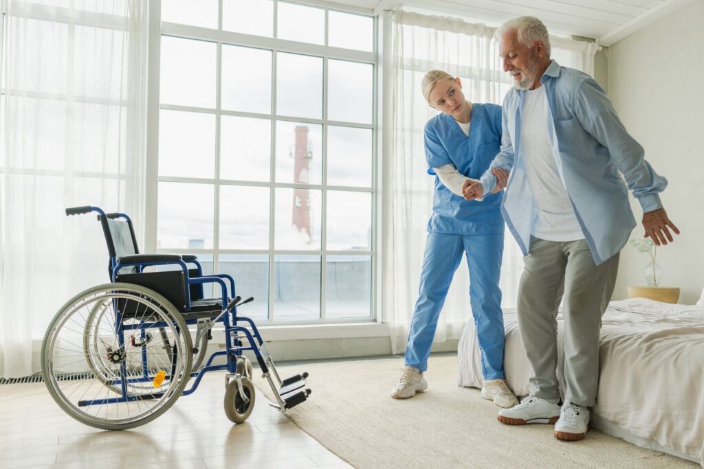 Senior en accueil de jour en EHPAD