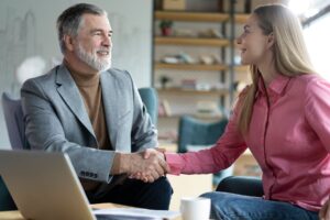 Seniors isolés, familles débordées : tout ce que le CLIC peut faire gratuitement pour vous