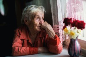 “Tout a changé après sa chute” : ces signes invisibles d’une dépression chez les personnes âgées qu’on confond avec la fatigue
