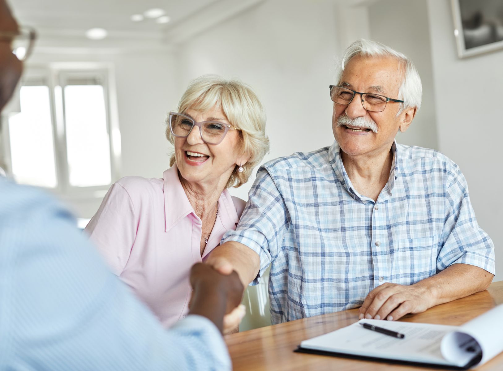 Villages seniors 7 pièges à éviter avant de signer un contrat de location ou d’achat