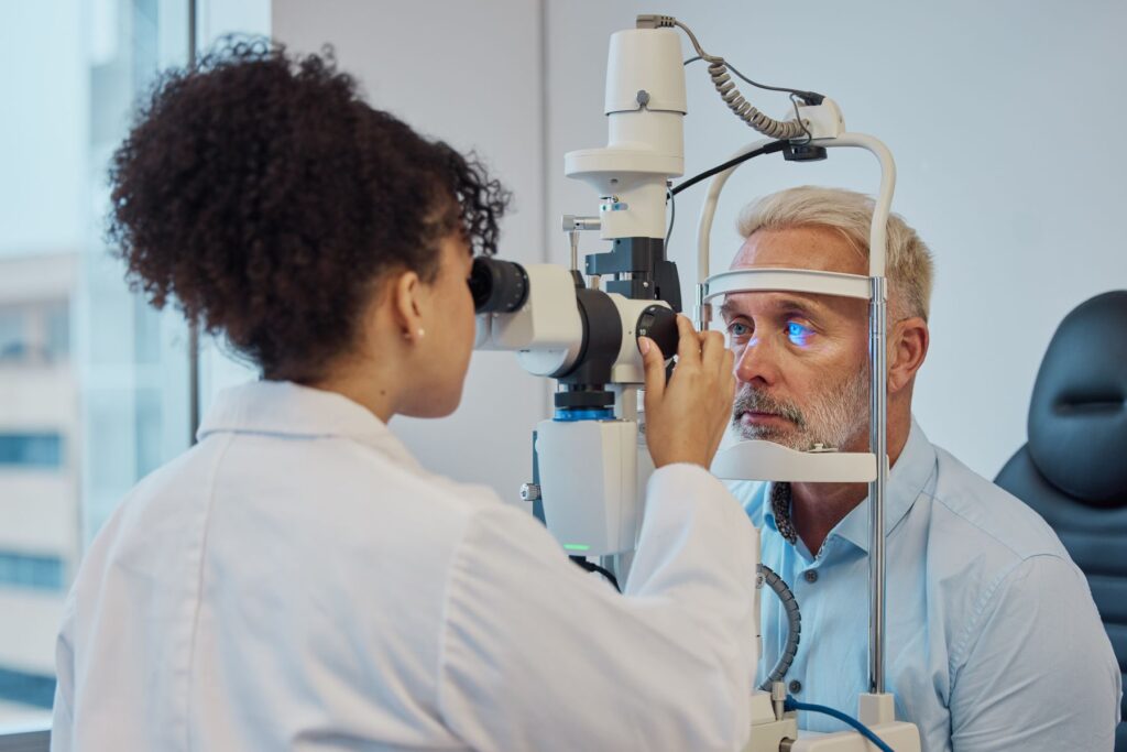 consultation avec un ophtamologue externe en EHPAD