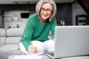 CLIC ou CCAS : à qui s’adresser pour trouver rapidement une aide à domicile ou une place en maison de retraite ?