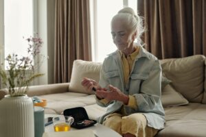 Comment gérer le diabète chez une personne âgée sans se tromper ?