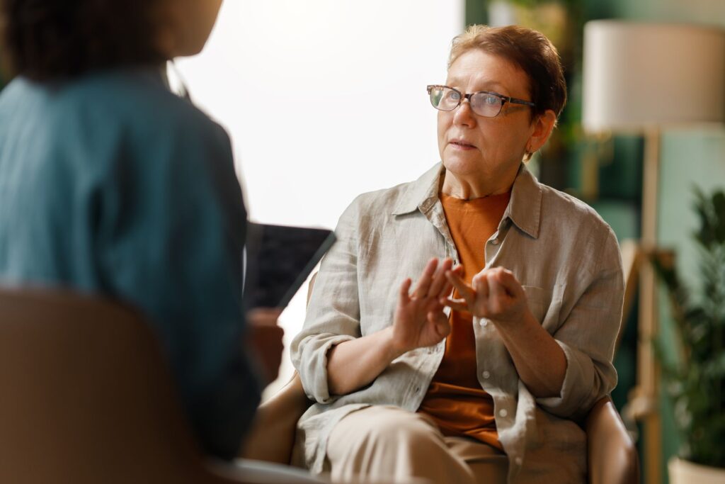 infirmière à domicile pour un patient en soins palliatifs