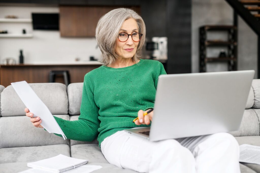 senior découvrant les conditions de l'ASPA