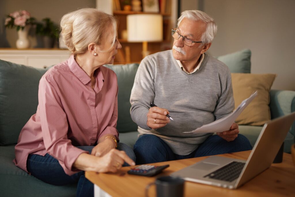 seniors calculant le montant de l'APA en EHPAD