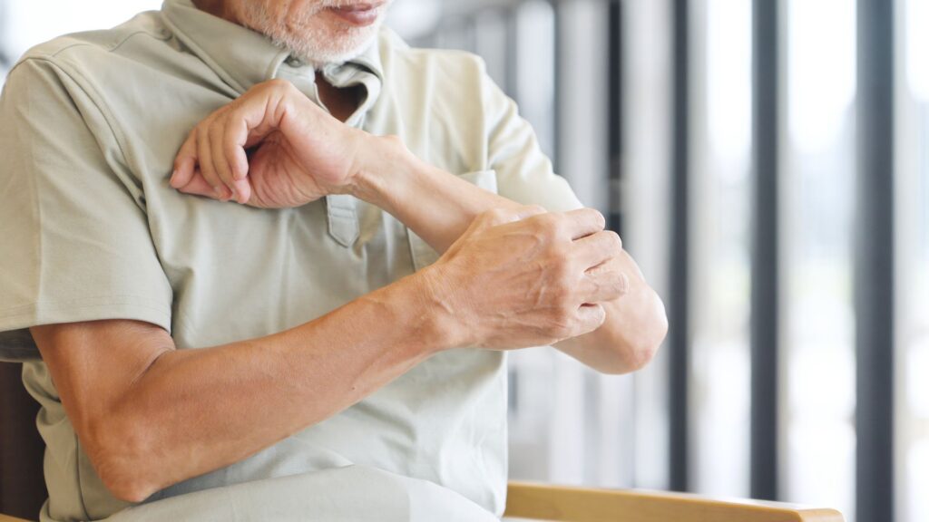 senior ayant une escarre