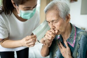 Embolie pulmonaire grave chez les seniors : comment repérer les premiers signes ?