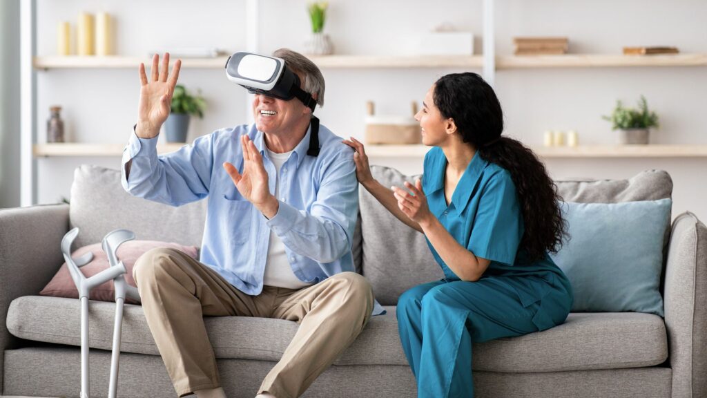 Senior dépendant en EHPAD qui teste la réalité virtuelle