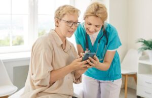 Auxiliaire de vie de nuit rôle, tâches possibles, limites légales et tarif horaire