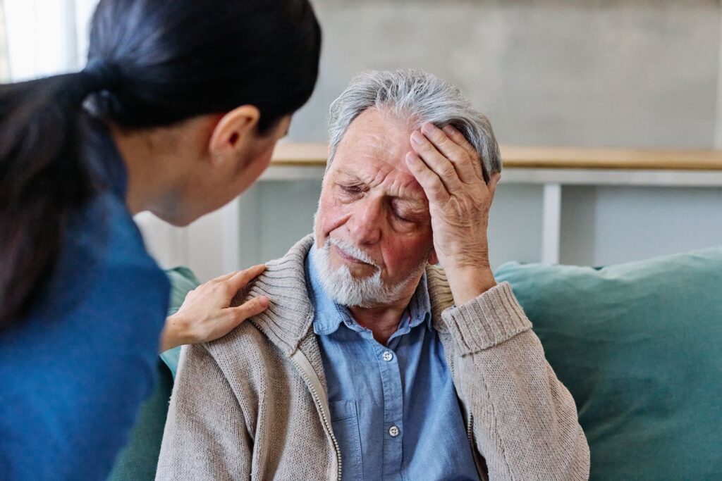 senior présentant un risque d'avoir d'un AVC à son domicile