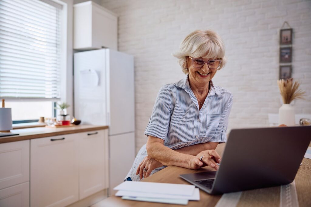 Senior qui bénéficie de l'APA
