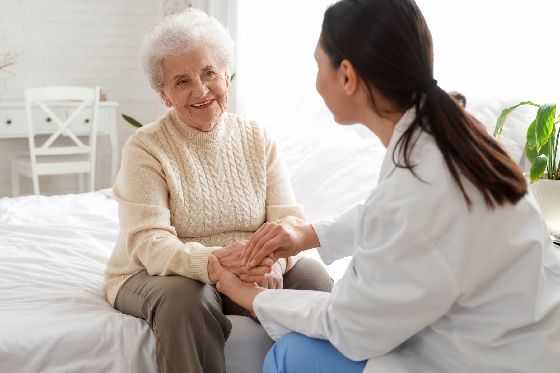 Soins palliatifs 7 signes qui montrent que votre proche sera mieux accompagné en EHPAD qu’à la maison