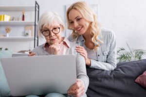 Entrée en EHPAD le dossier de précaution que les familles regrettent souvent de ne pas avoir préparé