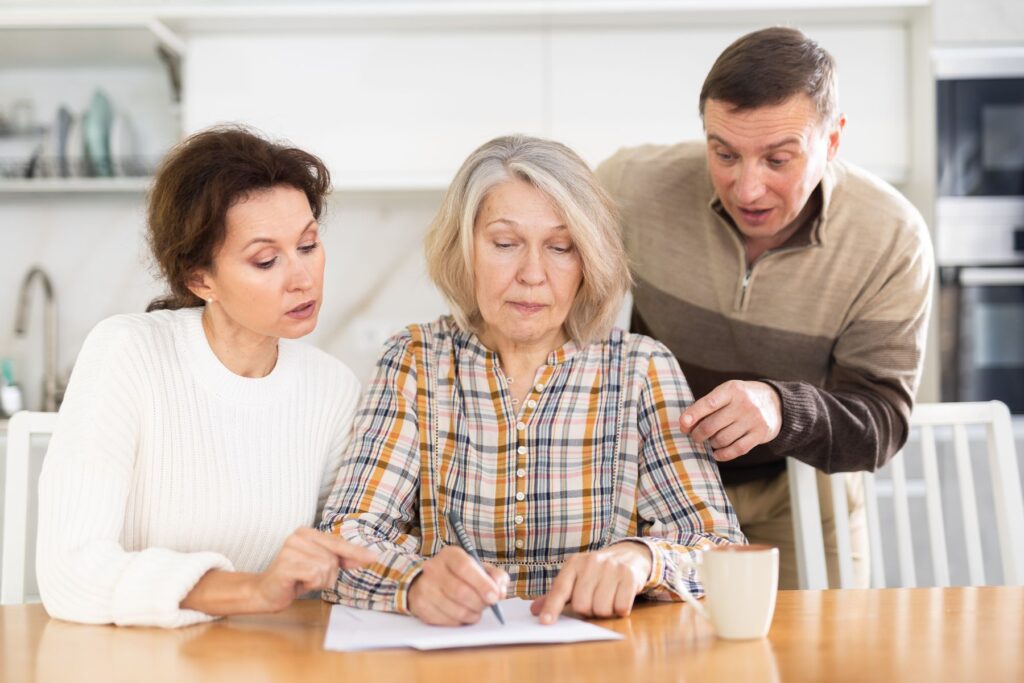 aidant organisant le transport en journée de son p arent en EHPAD