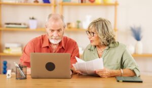 Aidant d’un parent dépendant voici la somme que vous pouvez recevoir dès maintenant et comment l’obtenir