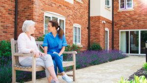 Différence entre un EHPAD et un foyer d’accueil médicalisé comment savoir lequel correspond vraiment à votre proche