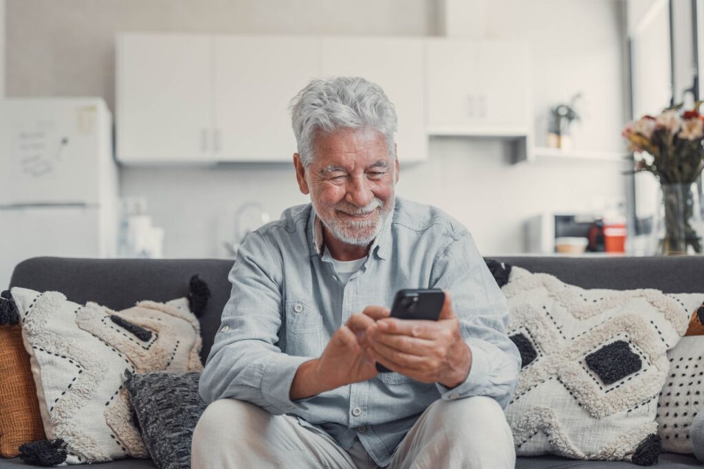 Senior qui profite d'une résidence services seniors