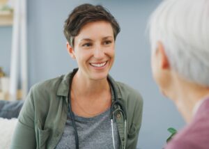 Alzheimer : il peut prolonger le maintien à domicile… mais ce spécialiste reste encore peu sollicité