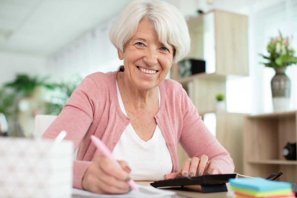 Seniors reconnue dépendante (bénéficiaires de l'APA, de la PCH ou détenteurs d'une carte mobilité inclusion mention « invalidité ») qui conserver l'exonération