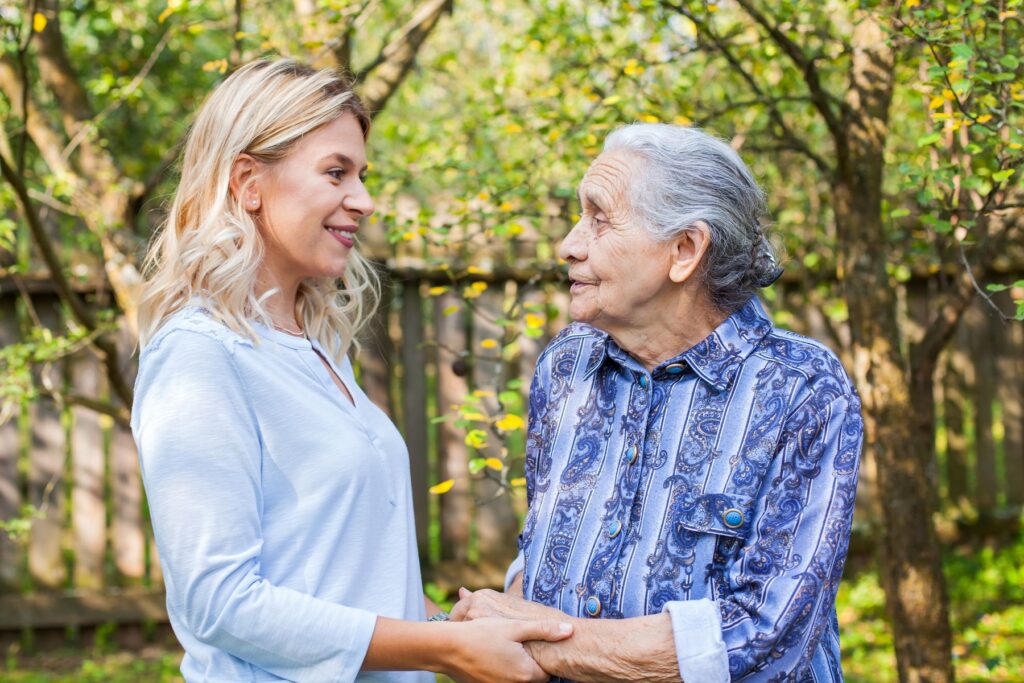 accueillant familial avec un senior dépendant
